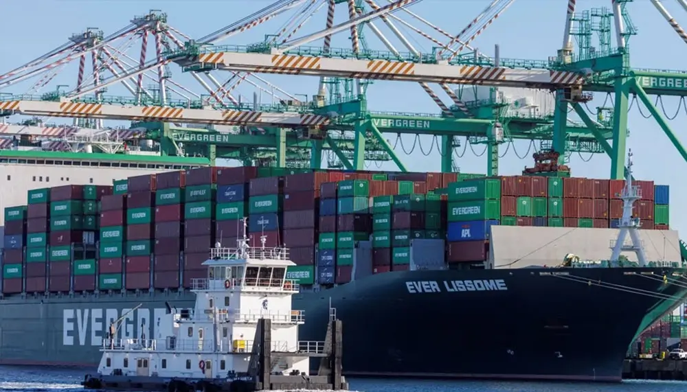 Kapal Kargo Pertama Tiongkok yang Terkena Tarif Trump 145%